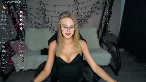 KarolinaHayes online show from July 7, 4:33 pm