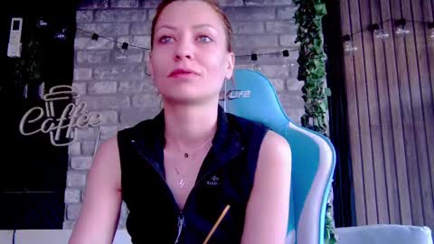 karoline121 online show from February 14, 6:23 am