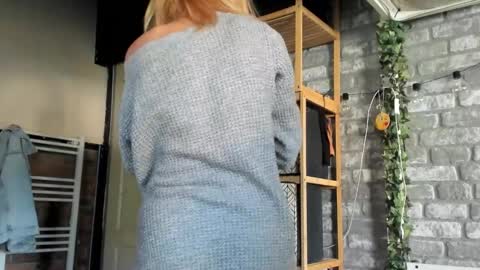 Snapshot of karoline121 chatting on September 23, 8:06 am karoline121 online show from September 23, 8:06 am