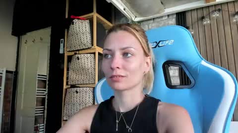 Snapshot of karoline121 chatting on September 24, 9:34 am karoline121 online show from September 24, 9:34 am