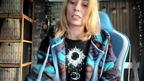 Snapshot of karoline121 chatting on September 27, 4:01 pm karoline121 online show from September 27, 4:01 pm