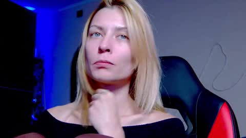 Snapshot of karoline121 chatting on October 1, 8:15 pm karoline121 online show from October 1, 8:15 pm