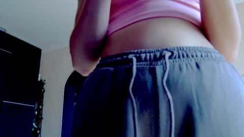 Snapshot of karoline121 chatting on October 5, 9:07 am karoline121 online show from October 5, 9:07 am