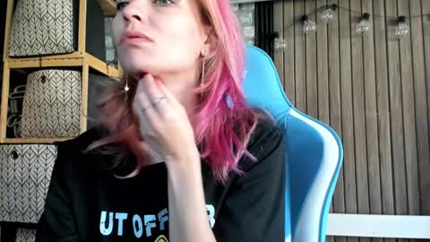 Snapshot of karoline121 chatting on October 22, 7:41 am karoline121 online show from October 22, 7:41 am