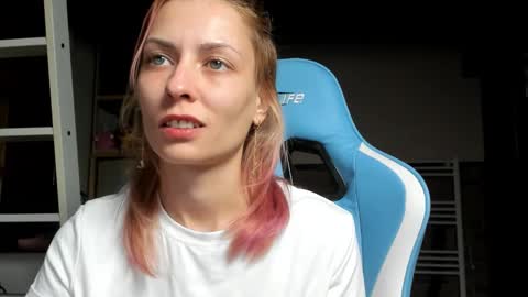 Snapshot of karoline121 chatting on October 27, 8:57 pm karoline121 online show from October 27, 8:57 pm