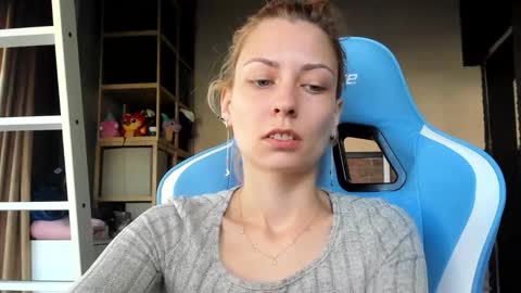 Snapshot of karoline121 chatting on October 28, 9:02 am karoline121 online show from October 28, 9:02 am