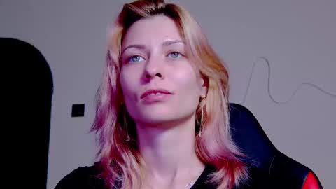 Snapshot of karoline121 chatting on November 3, 9:38 pm karoline121 online show from November 3, 9:38 pm