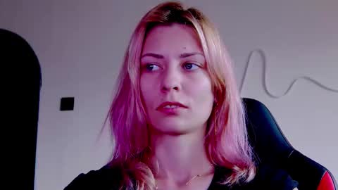 Snapshot of karoline121 chatting on November 4, 9:41 am karoline121 online show from November 4, 9:41 am