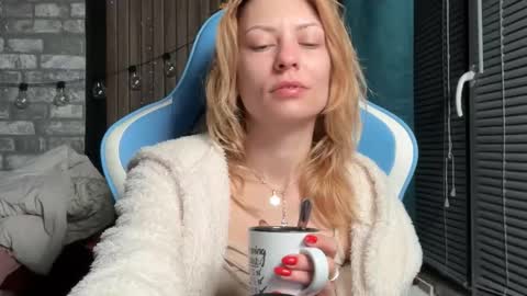 karoline121 online show from February 15, 4:53 am