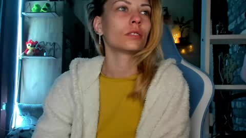 karoline121 online show from March 18, 2:37 am