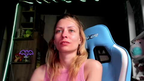 Snapshot of karoline121 chatting on March 30, 5:36 pm karoline121 online show from March 30, 5:36 pm