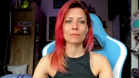 Snapshot of karoline121 chatting on April 1, 5:52 am karoline121 online show from April 1, 5:52 am