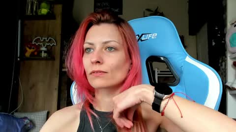 Snapshot of karoline121 chatting on April 1, 1:52 pm karoline121 online show from April 1, 1:52 pm