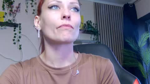 Snapshot of karoline121 chatting on April 2, 3:53 pm karoline121 online show from April 2, 3:53 pm