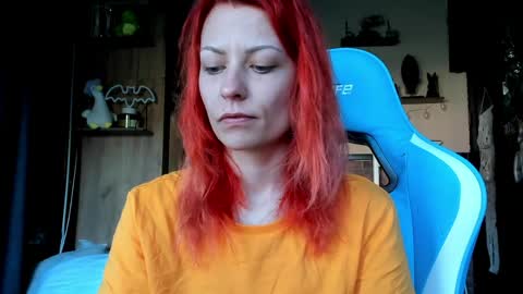 Snapshot of karoline121 chatting on April 6, 5:19 am karoline121 online show from April 6, 5:19 am