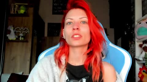 Snapshot of karoline121 chatting on April 9, 3:50 am karoline121 online show from April 9, 3:50 am
