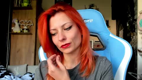 Snapshot of karoline121 chatting on April 11, 7:45 am karoline121 online show from April 11, 7:45 am
