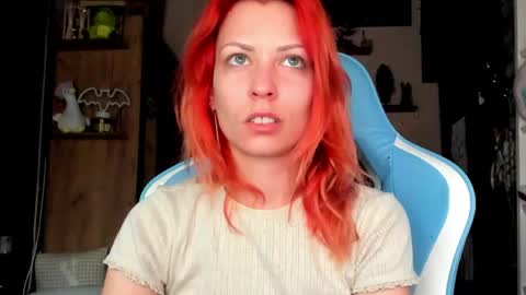 Snapshot of karoline121 chatting on April 12, 4:45 pm karoline121 online show from April 12, 4:45 pm
