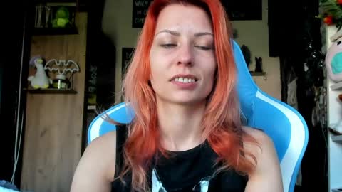 Snapshot of karoline121 chatting on April 15, 9:16 am karoline121 online show from April 15, 9:16 am
