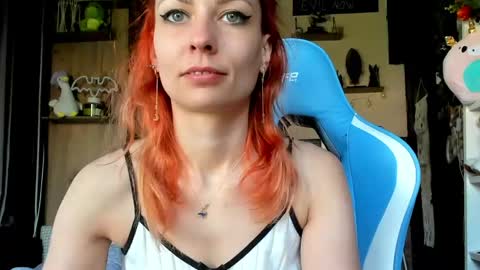 Snapshot of karoline121 chatting on April 16, 10:05 am karoline121 online show from April 16, 10:05 am
