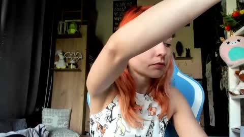Snapshot of karoline121 chatting on April 17, 10:29 am karoline121 online show from April 17, 10:29 am