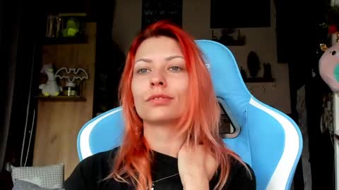 Snapshot of karoline121 chatting on April 18, 3:54 am karoline121 online show from April 18, 3:54 am