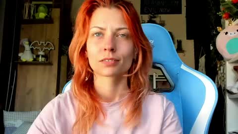 Snapshot of karoline121 chatting on April 23, 12:29 pm karoline121 online show from April 23, 12:29 pm