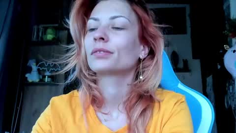 Snapshot of karoline121 chatting on May 1, 4:06 am karoline121 online show from May 1, 4:06 am