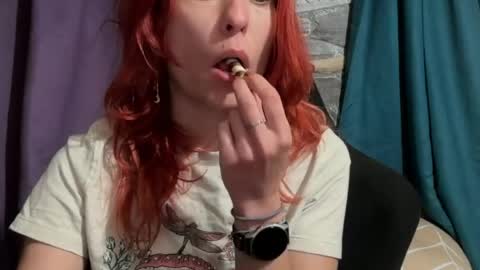Snapshot of karoline121 chatting on May 12, 7:05 am karoline121 online show from May 12, 7:05 am