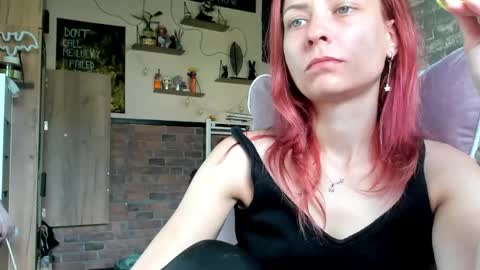Snapshot of karoline121 chatting on May 23, 8:18 am karoline121 online show from May 23, 8:18 am