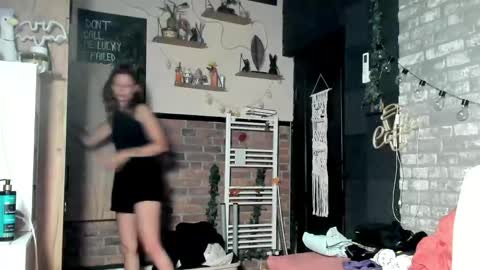 Snapshot of karoline121 chatting on June 6, 1:32 am karoline121 online show from June 6, 1:32 am