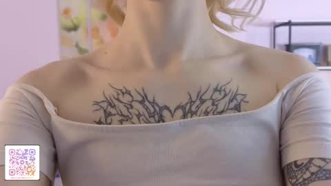 Snapshot of karoline__whitee chatting on March 19, 10:14 pm Karoline online show from March 19, 10:14 pm