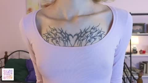 Snapshot of karoline__whitee chatting on March 20, 10:14 pm Karoline online show from March 20, 10:14 pm