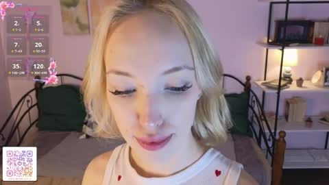 Snapshot of karoline__whitee chatting on March 28, 10:09 pm Karoline online show from March 28, 10:09 pm