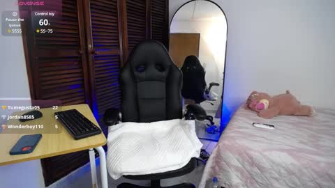 Snapshot of karoll_marquez chatting on January 11, 9:04 pm karol online show from January 11, 9:04 pm