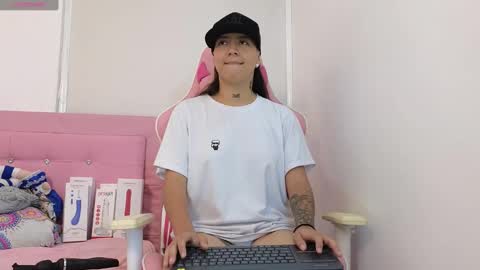 Snapshot of karollhorny chatting on February 24, 7:41 pm Karol online show from February 24, 7:41 pm