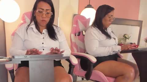 karolwest_ online show from December 2, 12:21 pm