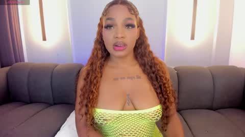 Snapshot of karolwhite_ chatting on April 5, 5:15 am Karol online show from April 5, 5:15 am