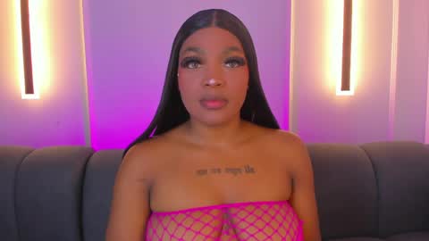 Snapshot of karolwhite_ chatting on June 8, 3:51 am Karol online show from June 8, 3:51 am