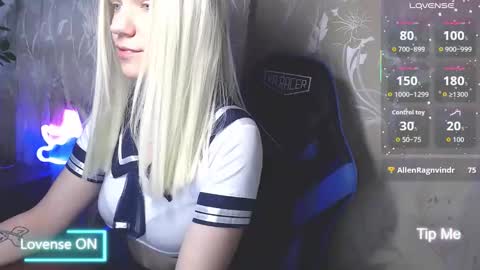Snapshot of karolynafox chatting on May 21, 10:00 am Caroline Fox online show from May 21, 10:00 am