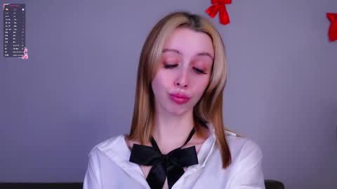 Snapshot of karonberkman chatting on March 26, 1:55 am Angel online show from March 26, 1:55 am