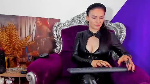 Snapshot of kasandrahayes chatting on May 26, 6:42 am Miss K. online show from May 26, 6:42 am