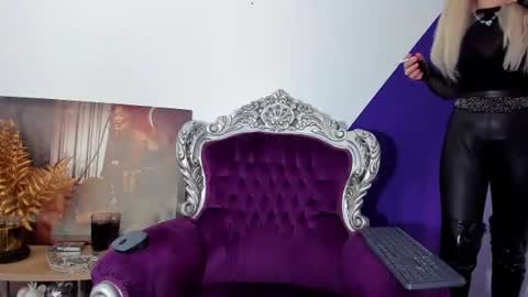 Snapshot of kasandrahayes chatting on June 15, 4:04 am Miss K. online show from June 15, 4:04 am