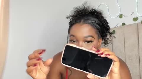 Snapshot of kaseydelvey chatting on September 25, 7:06 pm online show from September 25, 7:06 pm