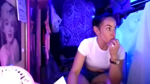 kash_kitty13 online show from March 6, 5:15 am