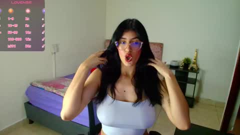 Snapshot of kassandra_0304 chatting on December 4, 1:48 am Kassandra online show from December 4, 1:48 am