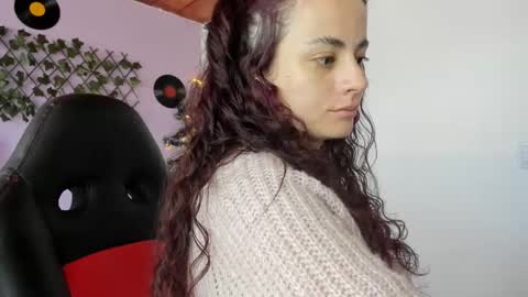 kassandra james online show from December 17, 1:05 pm