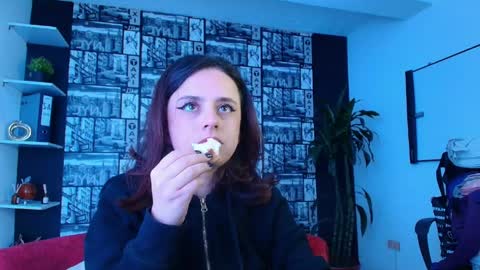 Snapshot of kassandra_james chatting on April 7, 11:32 am kassandra james online show from April 7, 11:32 am