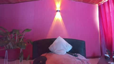 kassandra james online show from June 17, 2:40 pm