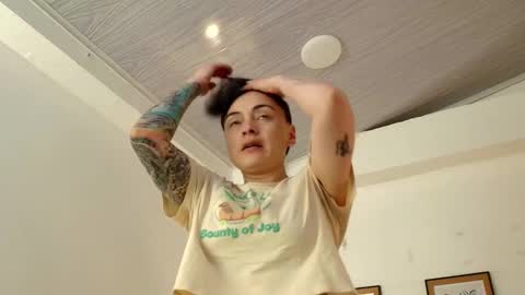 kat paradisse online show from February 18, 11:50 am